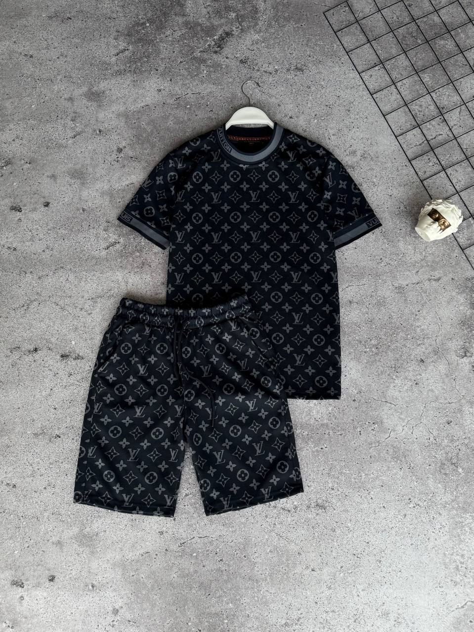 LV T-shirt & Shorts set