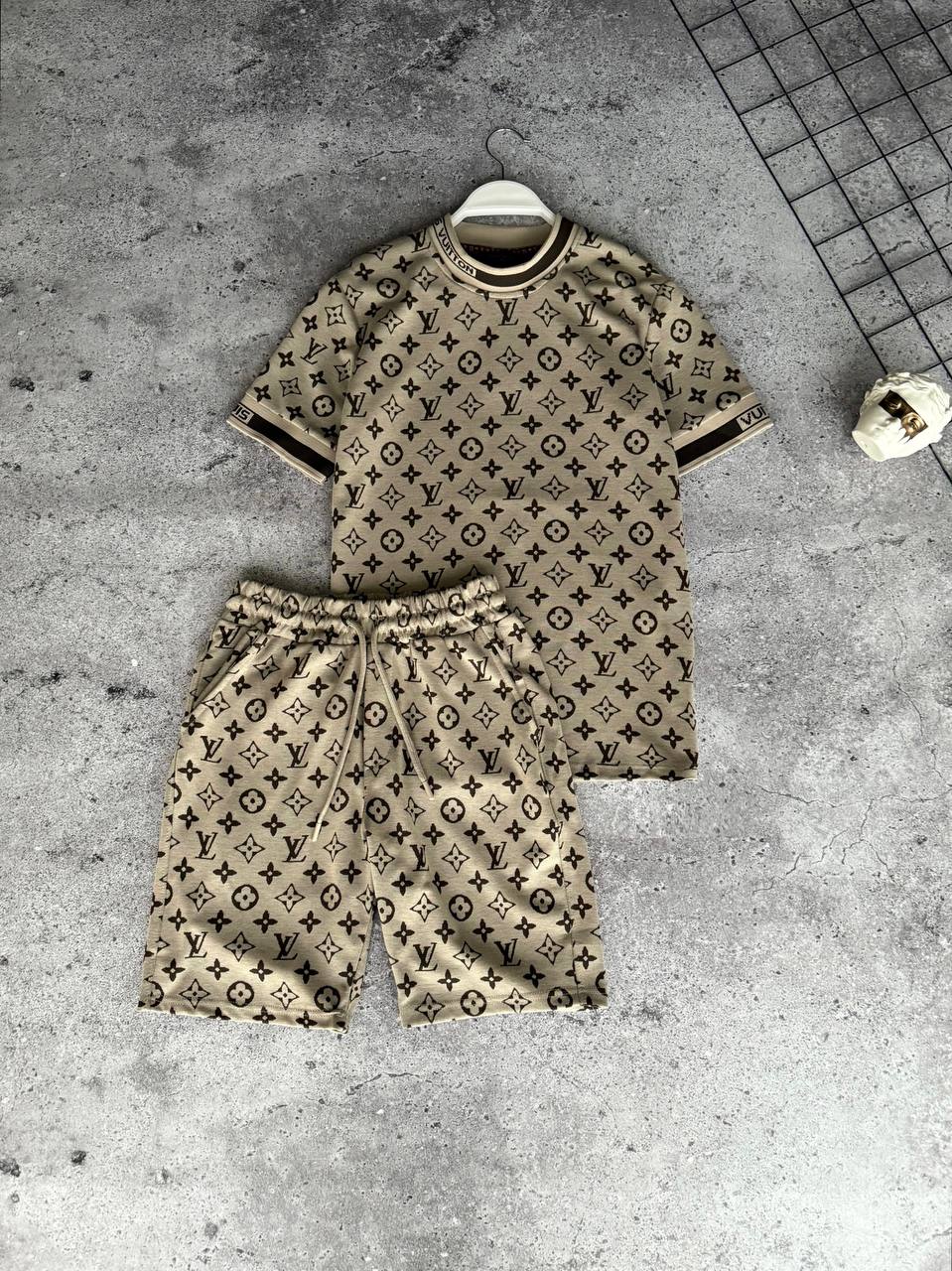 LV T-shirt & Shorts set