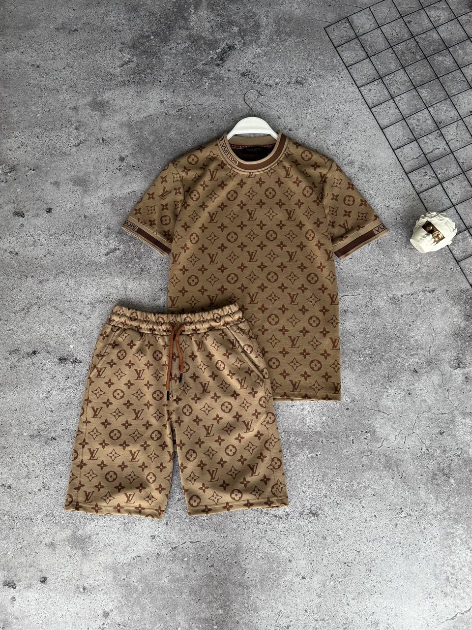 LV T-shirt & Shorts set